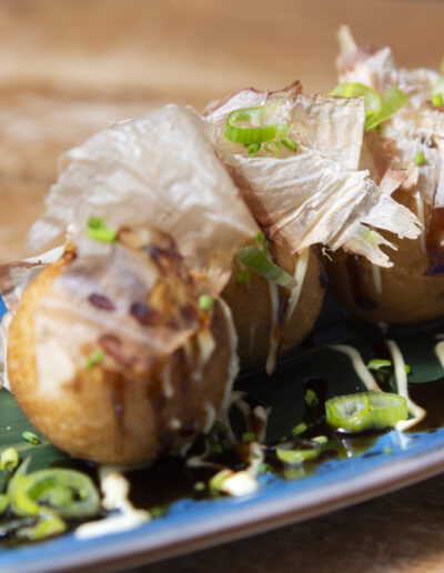 platos de la cocina japonesa takoyaki-makitake